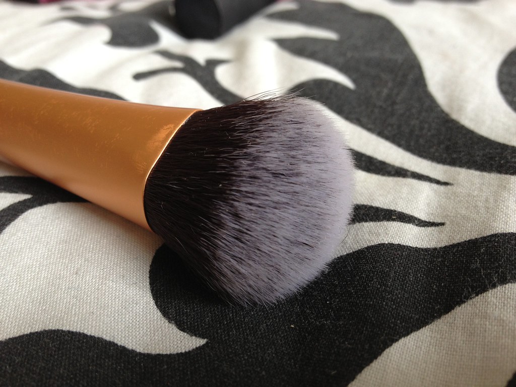 Real_Techniques_Expert_Face_Brush (2)