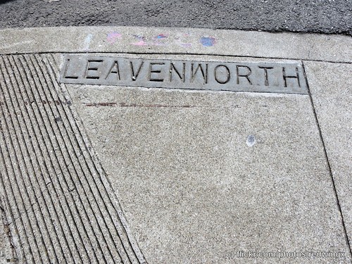 Leavenworth_sidewalksign