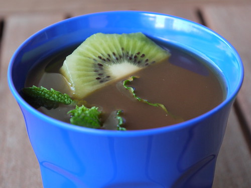 Kiwi and mint rooibos iced tea