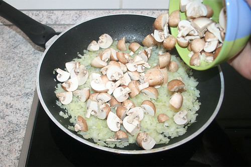 33 - Champignons mit anbraten / Roast mushrooms gently