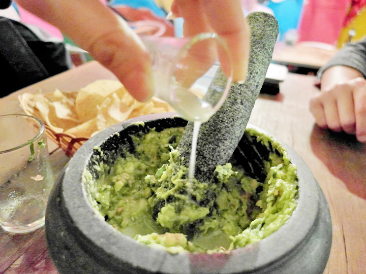 guacamole with chips juice
