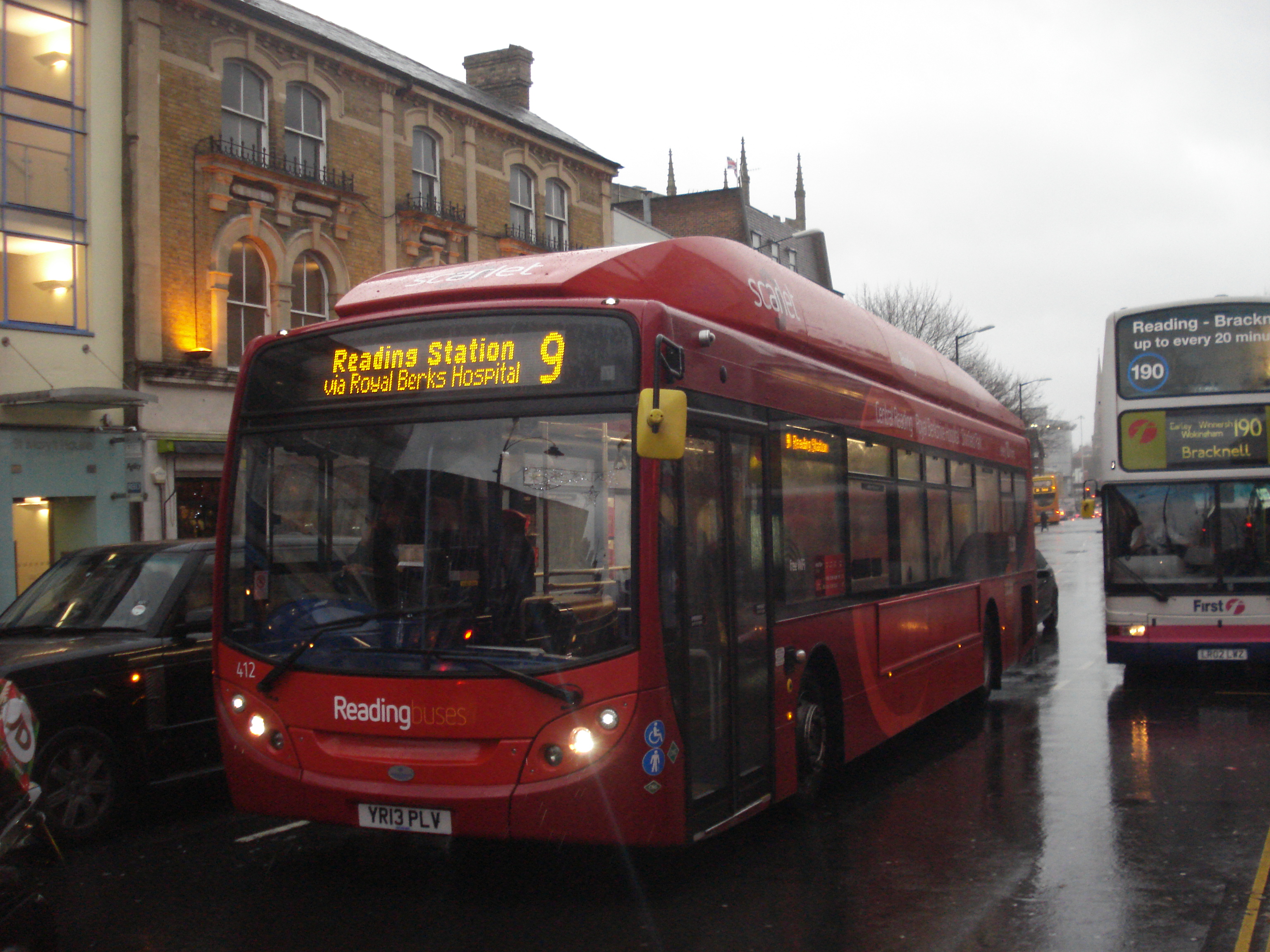 Reading Buses 412 on Scarlet 9, Reading/St Mary Butts