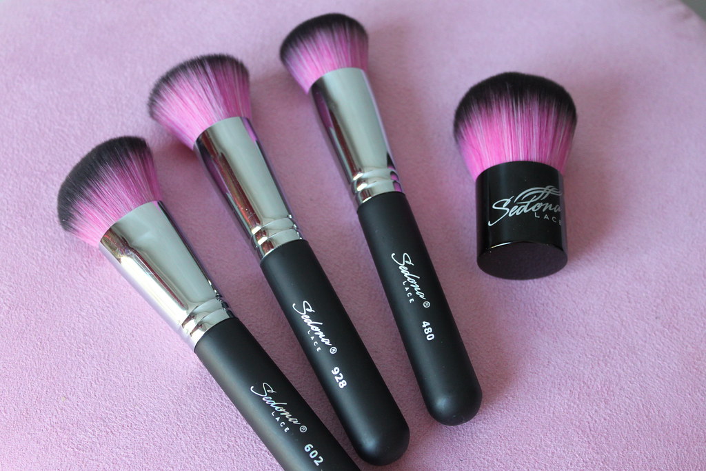 Sedona lace midnight lace synthetic makeup brushes pink purple large set professional australian beauty review ausbeautyreview blog blogger aussie apply affordable budget