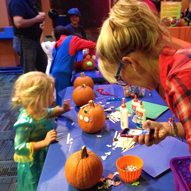 One of my favorite things todo is catch @according2kelly staging her Instagrams. She is so precise when she does it. She was taking pictures of the pumpkin while her daughter was decorating a pumpkin @discoverycube last night #spookyscience #scienceripley