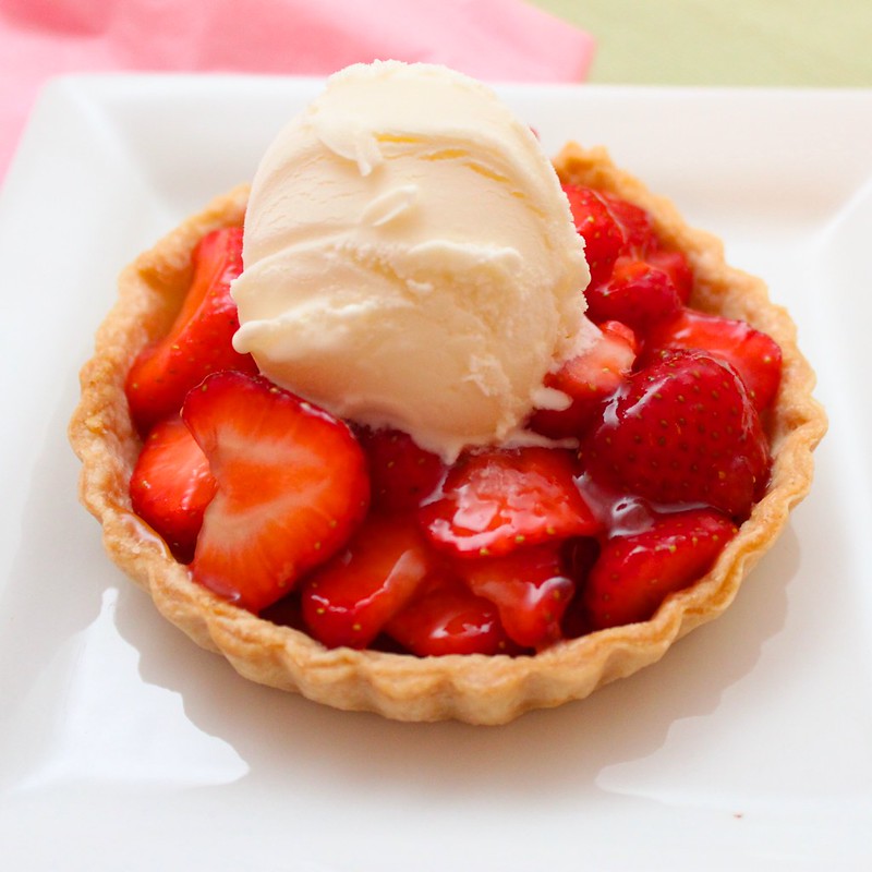 Strawberry Tart With Ice Cream