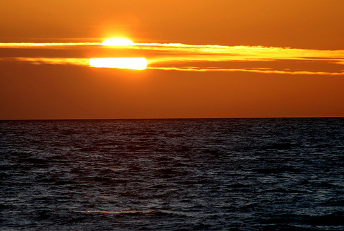 太平洋上的落日。（攝影：arbyreed。）