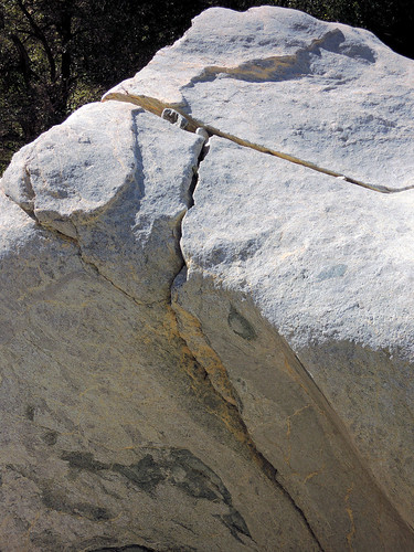 cracked rock_02