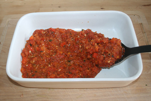 36 - Tomatensauce in Form geben / Put sauce to casserole