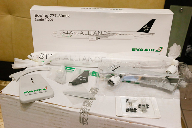 長榮 EVA Air Star Alliance Livery 777-300ER 模型開箱 零件們