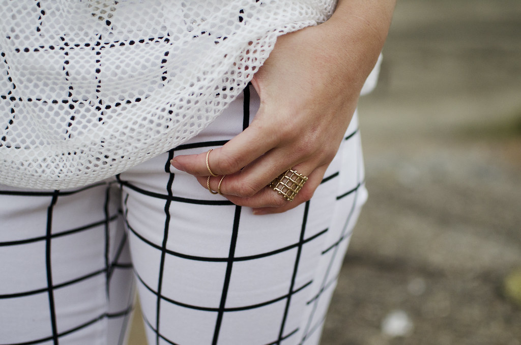 delicate gold rings, knuckle rings, how to stack rings, check print pants, mesh tee, san francisco fashion, fashion blog