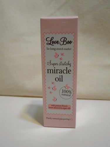 LoveBoo 的 Miracle Oil 妊娠油，包裝好粉嫩，不說的話我會以為是少女系的香味噴霧吧