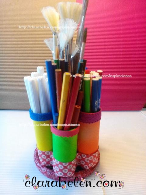 Organizador con tubos de cartón para lápices