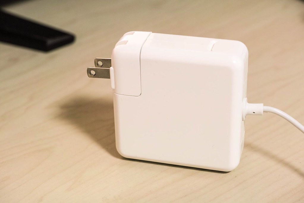 MacBook Air（2013年）を充電する電源アダプタを購入！送料込みの2980 