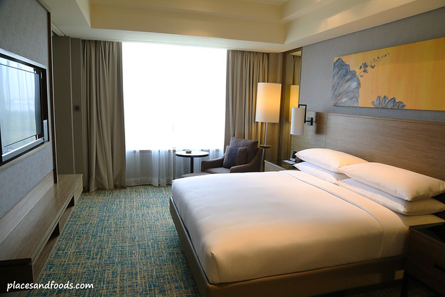 renaissance hotel johor bahru junior suite bedroom