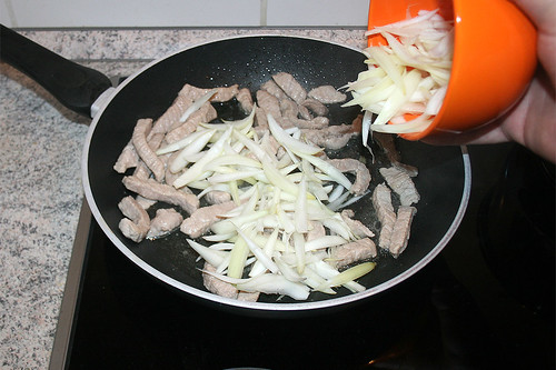 20 - Zwiebelspalten hinzufügen / Add onion chops