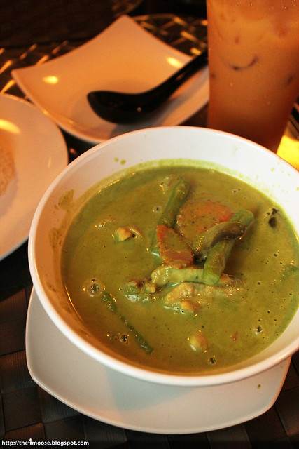 Phad Thai - Chicken Green Curry