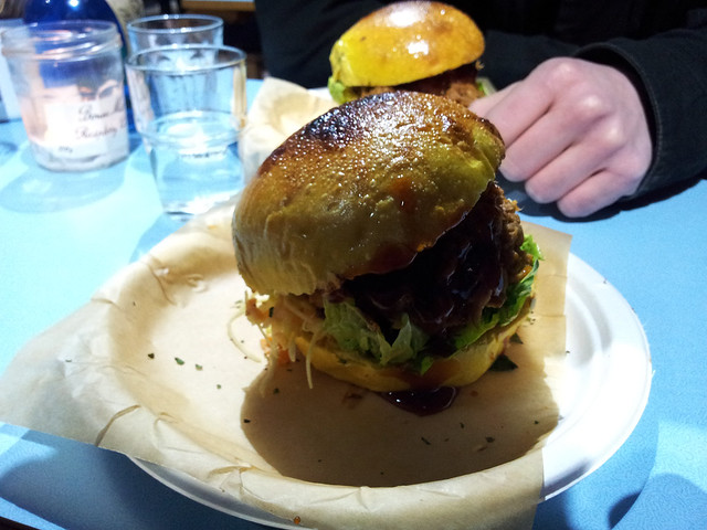 Un excellent burger au Brixton Village Market :D