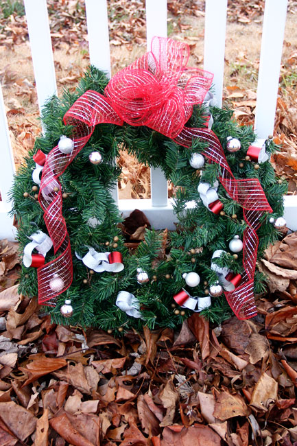 Wreath_by-fence