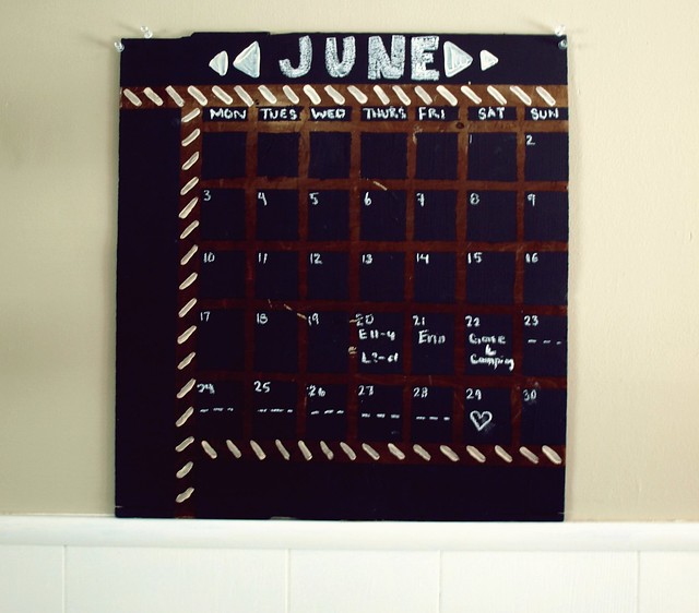 DIY chalk board calendar