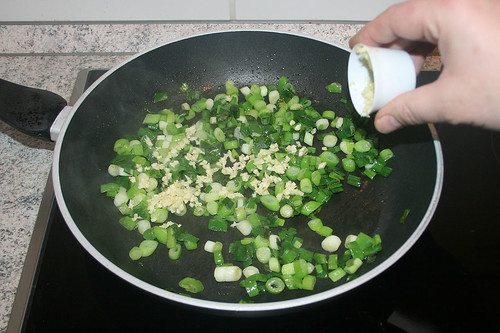 31 - Knoblauch addieren / Add garlic
