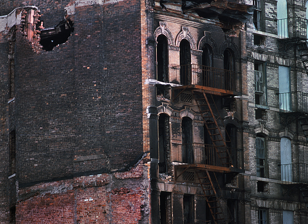Нью-Йорк 77-78 RUINED BUILDING IN THE BRONX