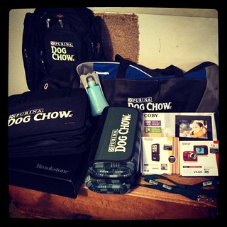 WOW, thank you #purina #dogchow for all the amazing goodies! #Brookstone car organizer, 2 stadium blankets, #Vivitar digital camcorder, all weather ViviCan, digital photo frame, outdoor game set, #elleven rolling backpack, #dog leash & water bottle. Sad t