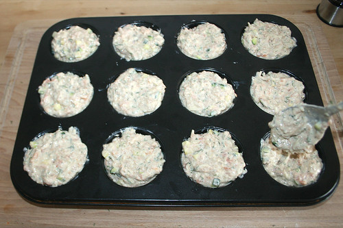 41 - Muffinform befüllen / Fill muffin tray