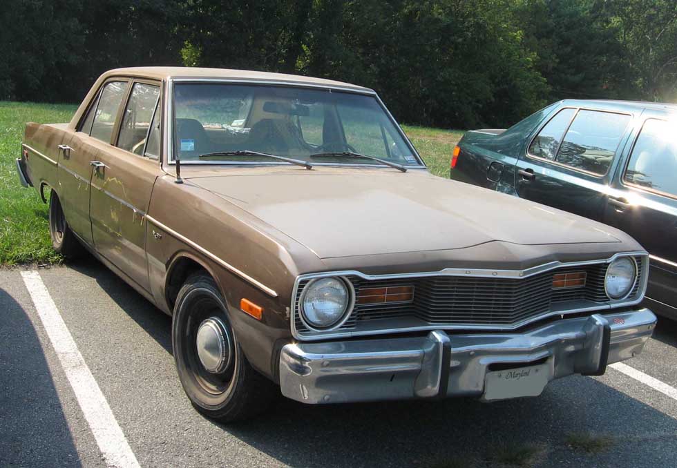 Dodge-Dart-sedan-2_1976