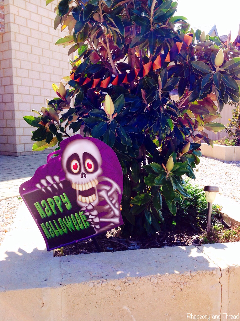 How To Throw A Ghoulish Halloween Party For Little Goblins by Rhapsody and Thread