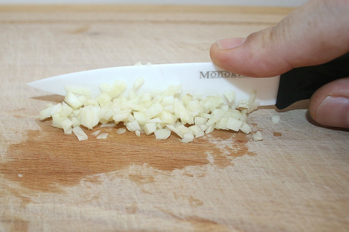 14 - Knoblauch zerkleinern / Grind garlic