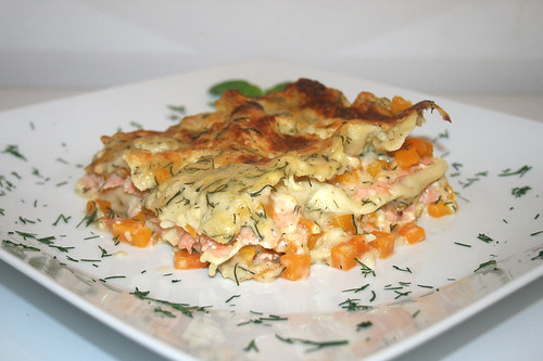45 - Kürbis-Lachs-Lasagne - Seitenansicht / Pumpkin salmon lasagna - Side view