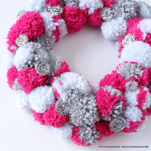DIY Holiday Pompom Wreath