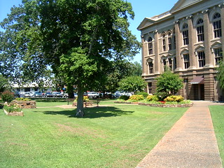 Present-day grounds of the Garland County Courthouse.