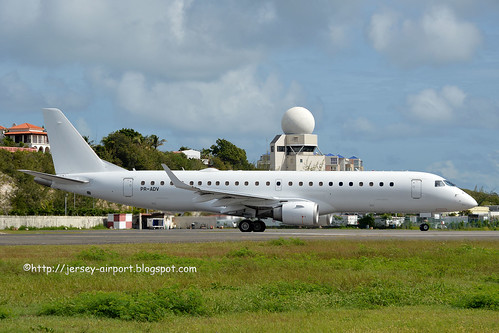 PR-ADV Embraer 190 by Jersey Airport Photography