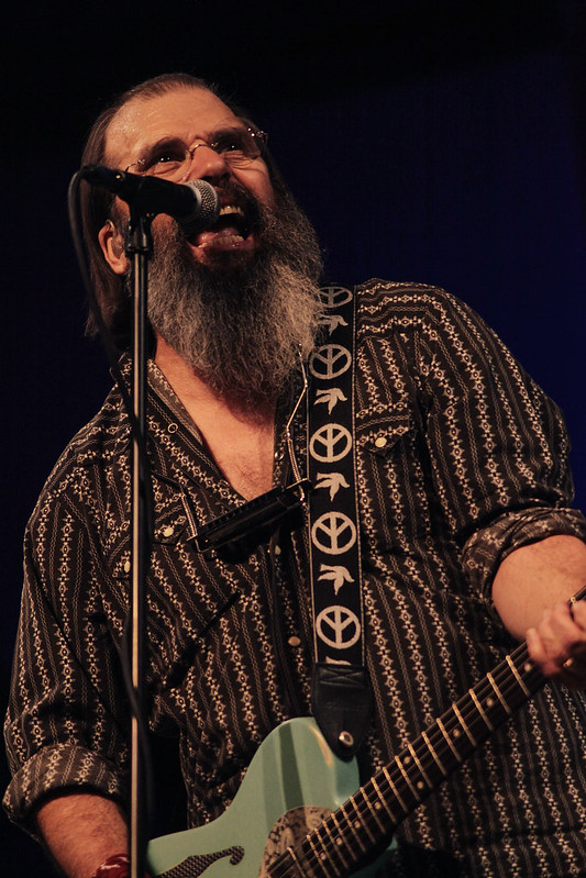 Steve Earle & The Dukes with The Mastersons live at the Shedd 10/1