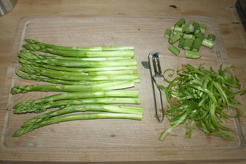 11 - Spargel schälen / Peel asparagus