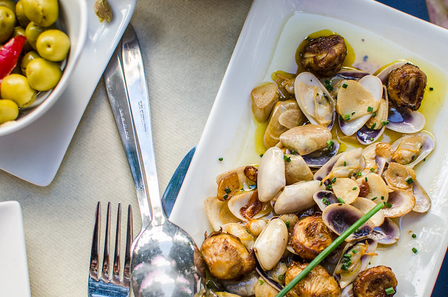 Fantastic seafood in Sevilla, clams at La Azotea.