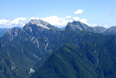 Foto per 17. Panoramica dal monte Serva su Col Nudo, Passo di Valbona - Monte Teverone.