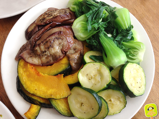 Peacefood Cafe - vegetable plate