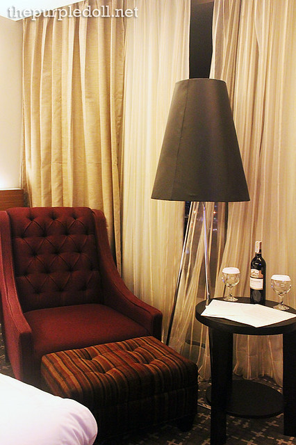 Bellevue Manila Lounge Chair