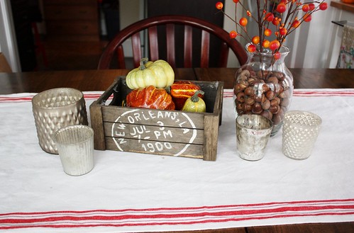 autumn-dining-room-table-with-tea-towel-fabric-runner