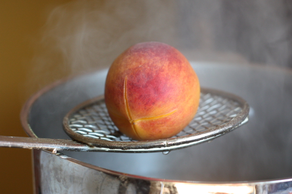 How to preserve peaches | completelydelicious.com