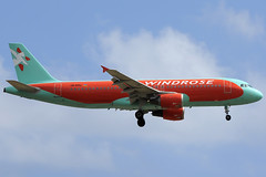 Windrose A320-212 UR-WRL BCN 21/08/2013