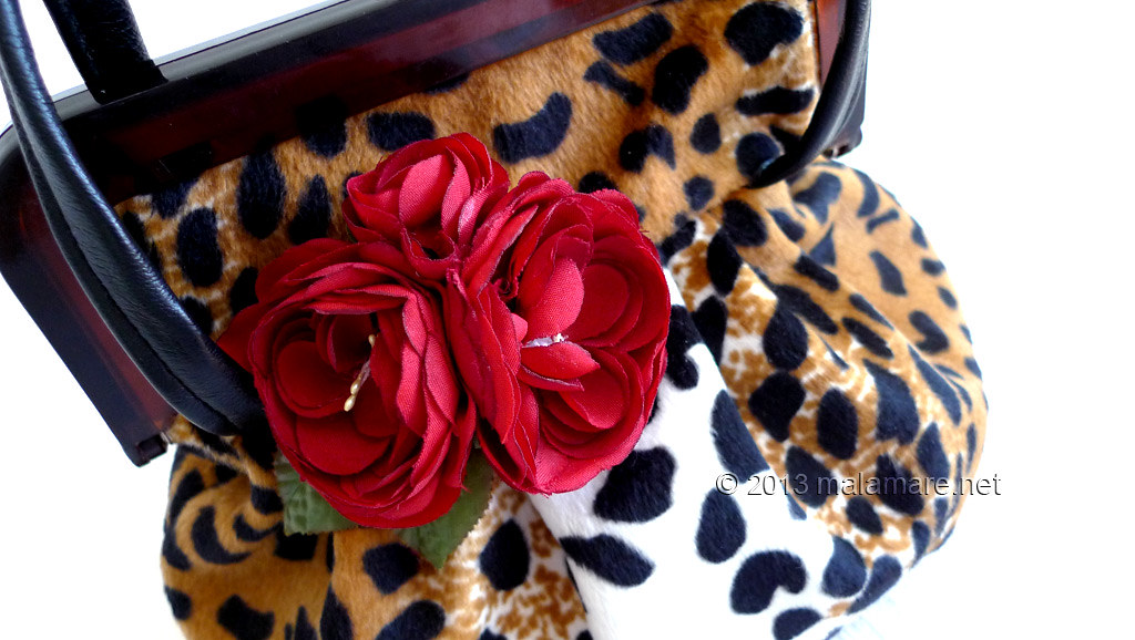 velvet handbag with leopard pattern brooch