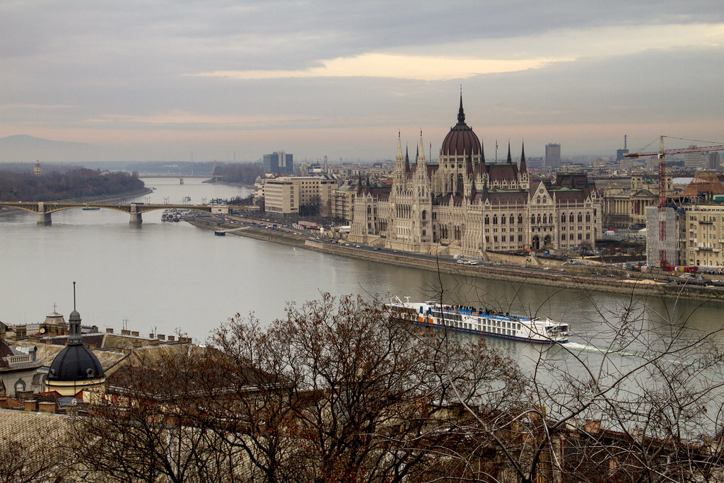 13.4497 - Il Danubio e il Parlamento by storvandre