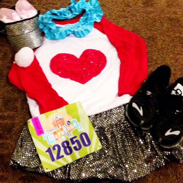 All ready for @runDisney #disneylandhalf in the wee hours....but just maybe "I'm late. I'm late. For a very important date. No time to say "Hello, Goodbye". I'm late, I'm late, I'm late." #teamsparkle #whiterabbit #rundisney
