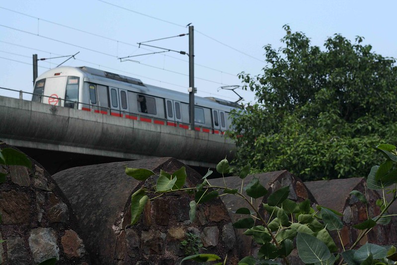 Delhi Metro - Trainspotting, Around Town
