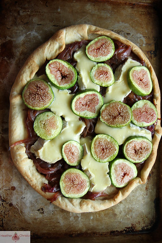 Fig, Brie and Caramelized Onion Pizza