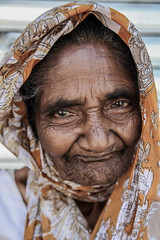 Old woman in Colombo (Sri Lanka)