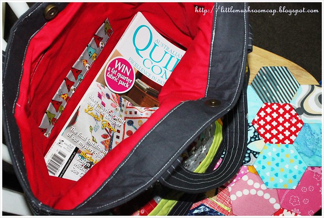 Quilte tote inside
